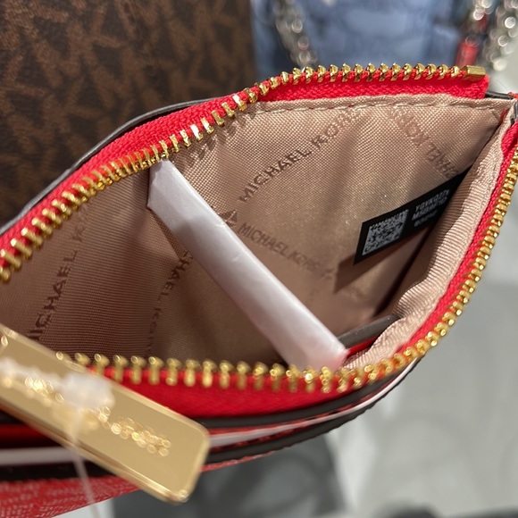 Michael Kors Jet Set Travel Medium Top Zip Card Case Wallet
Dark Sangria
NWT - Picture 9 of 16